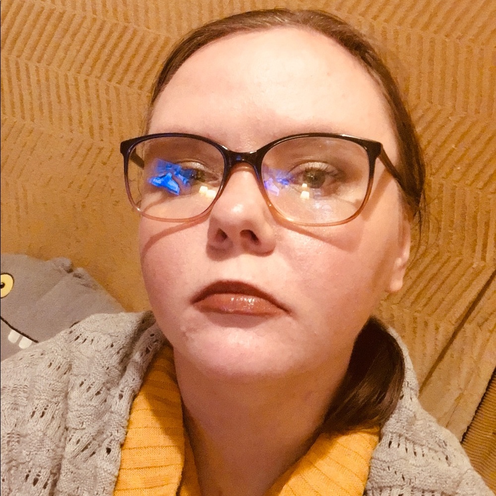 Meet your Posher, Lena